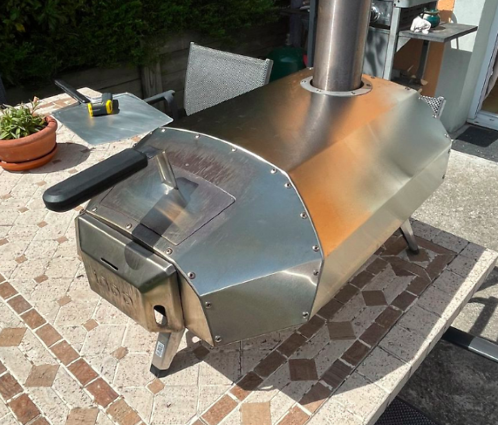 ooni karu 12 test et avis four à pizza extérieur mixte bois charbon et gaz vue arrière
